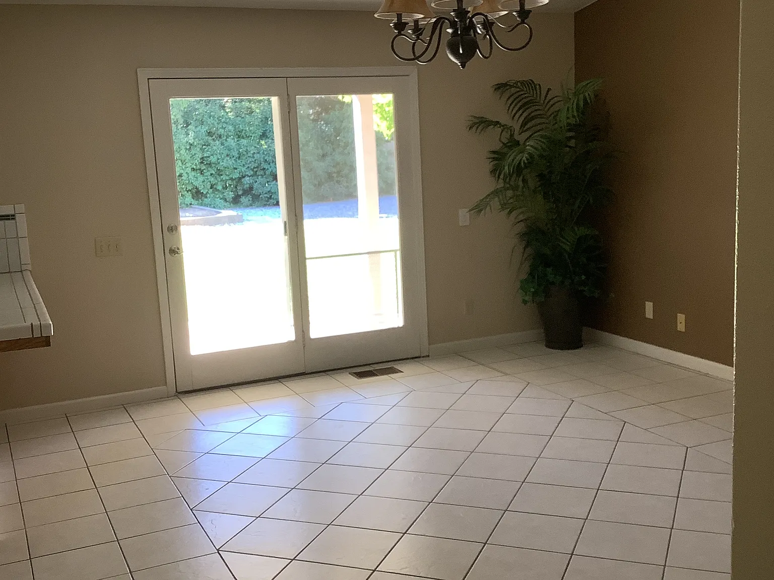 3 bed, 2.5 bath, 2128 sqft, $2,500 — Photo 4