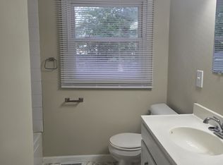 1102 Timber Dr, Mahomet, IL 61853