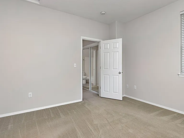 4745 SW 2nd Ave — Photo 15