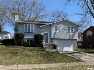 23 Highland Ct, Davenport, IA 52803