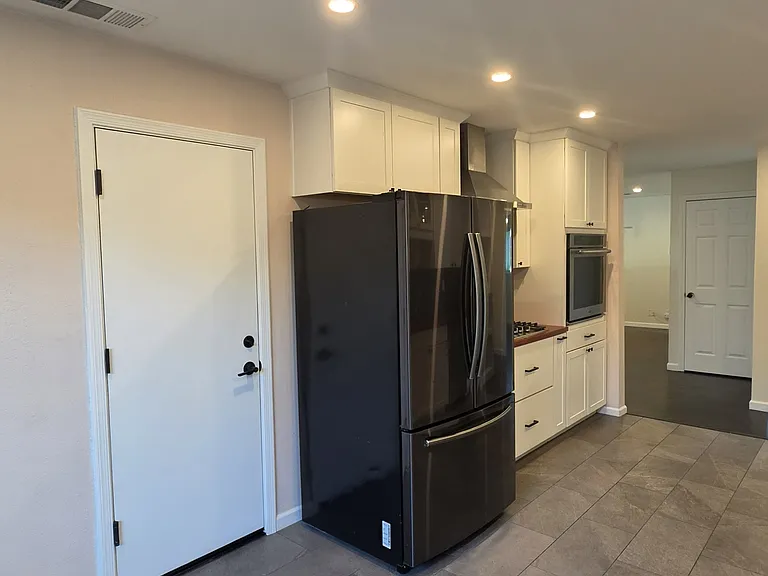 888 Glenn St — Photo 10