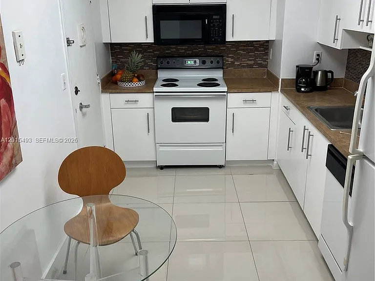 9195 Collins Ave #1012 — Photo 8