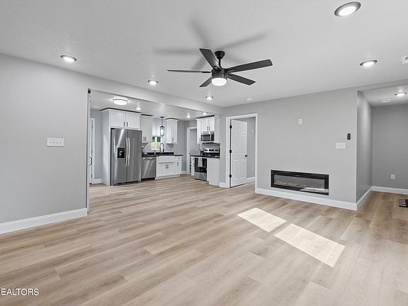 5th image of 3540 Garner Cir