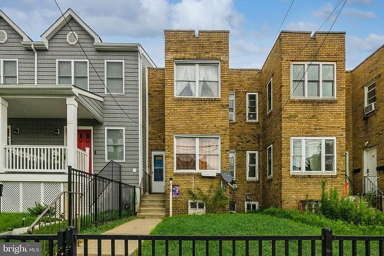 1st image of 218 Morse St