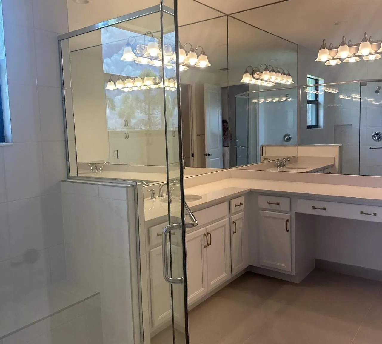 4 bed, 3.0 bath, 2352 sqft, $4,300 — Photo 4