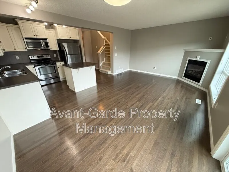 3 bed, 2.5 bath, 1300 sqft, $2,095 — Photo 4