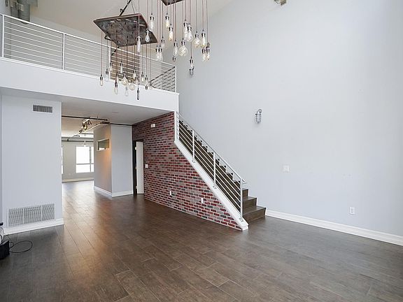 3rd image of 654 N Santiago St