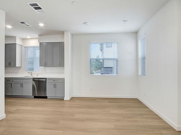 5th image of 221 N Mountain Ave #34