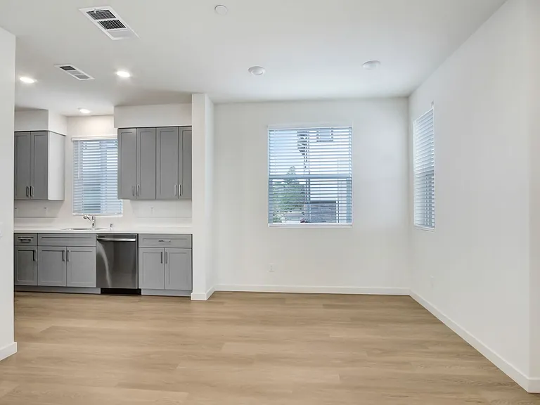 The Willow Townhomes — Photo 5
