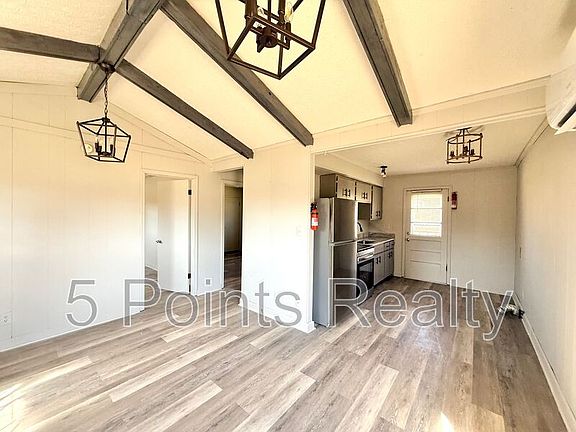 2nd image of 2121 Bracey Cir #B