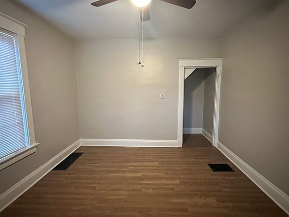 3rd image of 1102 Main St APT 1