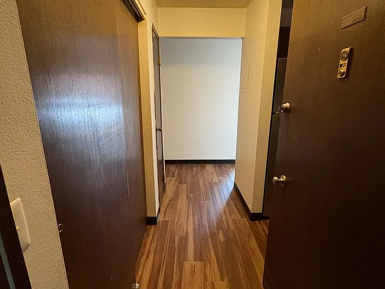 230 W Broadway St — Photo 4
