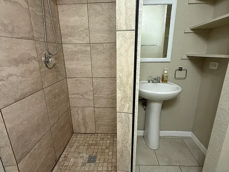 1319 W Theo Ave — Photo 8