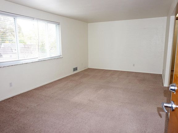 3rd image of 4061 Meadowbrook Blvd Floor 2
