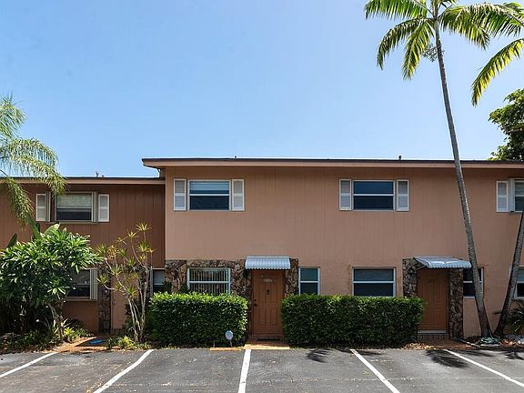 2nd image of 450 SE 7th Street #232
