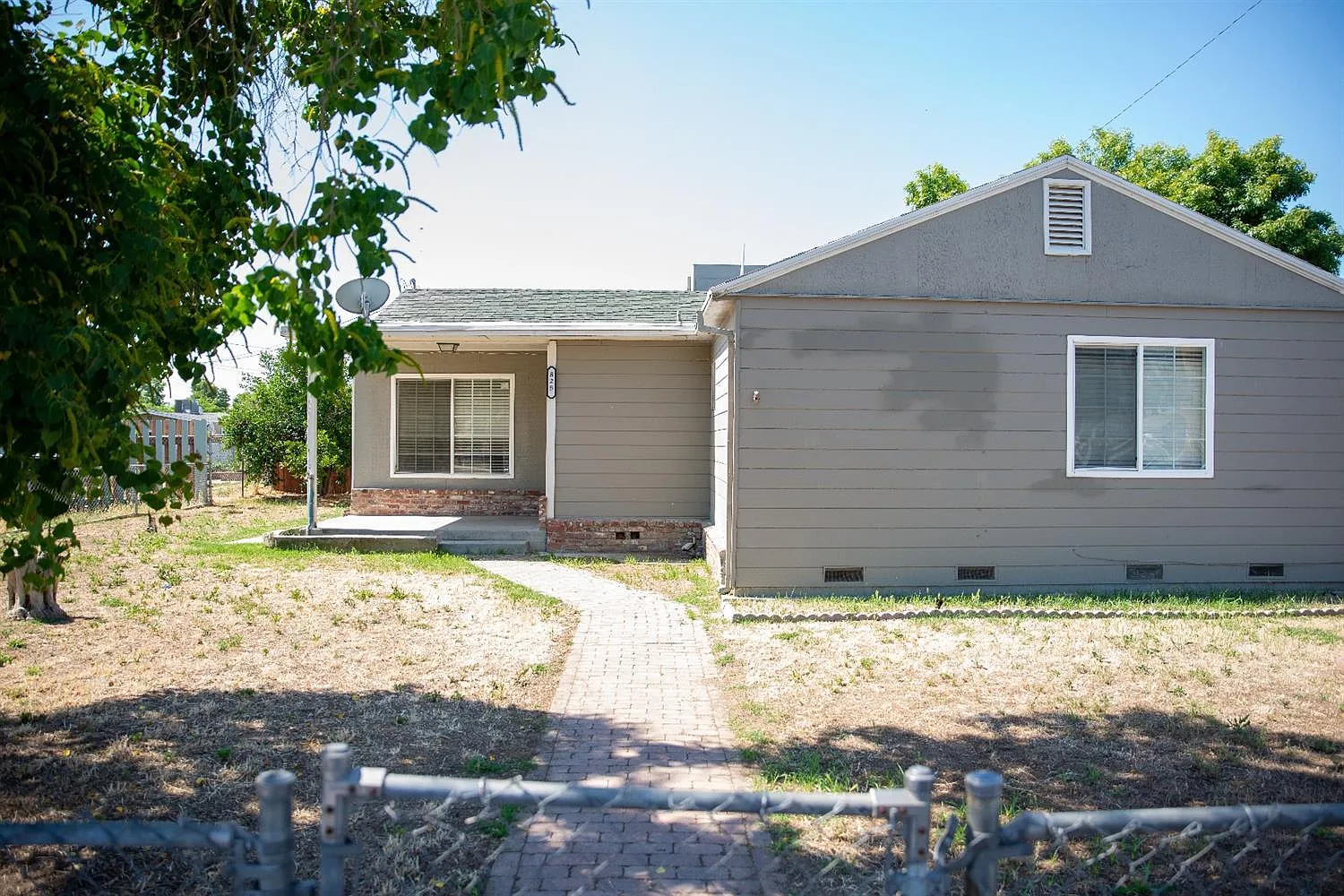 825 Lincoln St photo 1