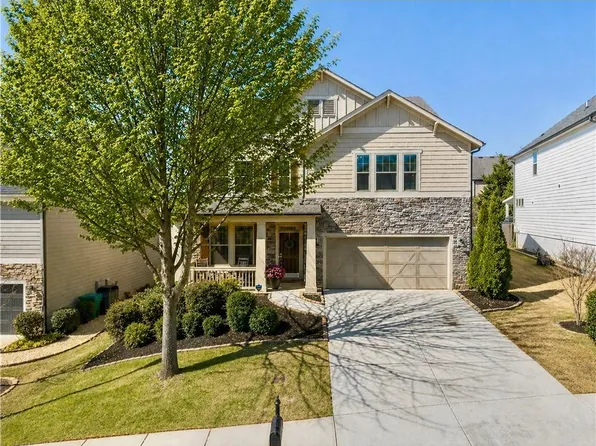 704 Hedge Brook Dr, Holly Springs, GA 30188