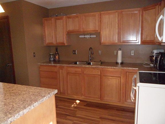 3rd image of 810 14th St NE