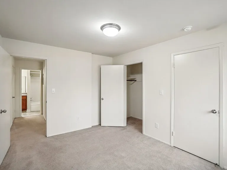 Orleans Place Apartments — Photo 8