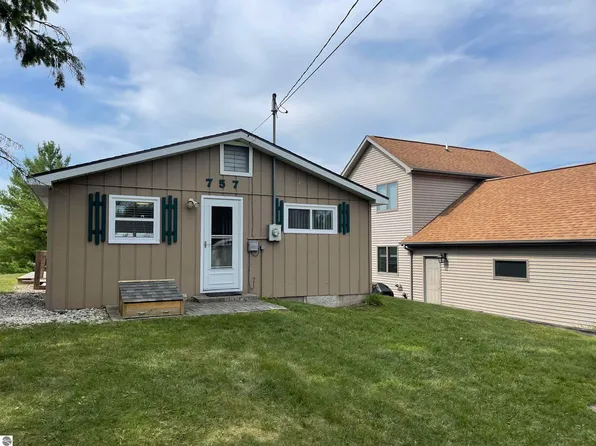 757 Sunset Dr, Lupton, MI 48635
