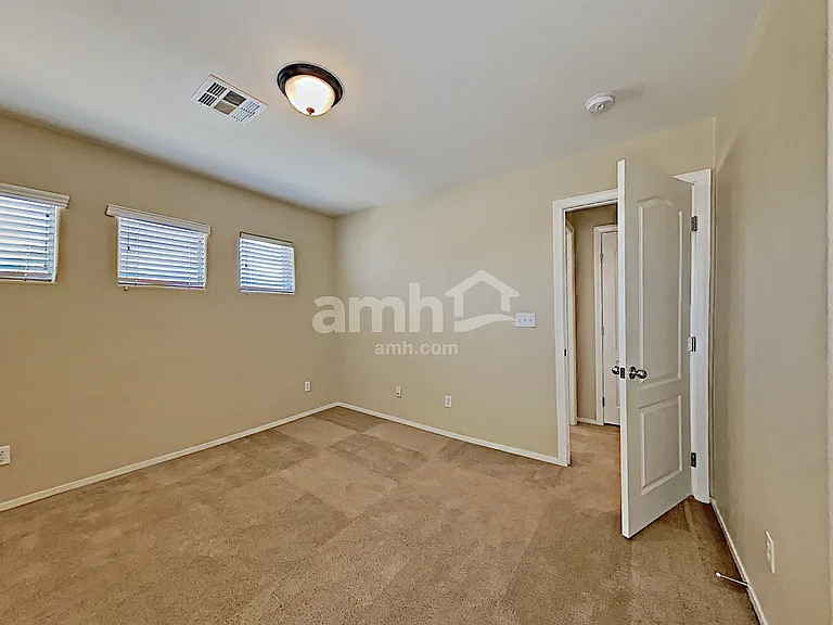1052 Crescent Falls St — Photo 12