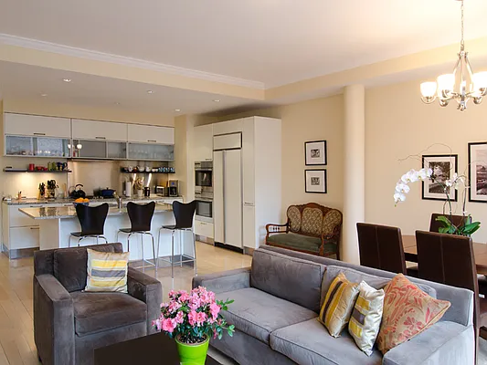 Sold by Sotheby's International Realty | media 14