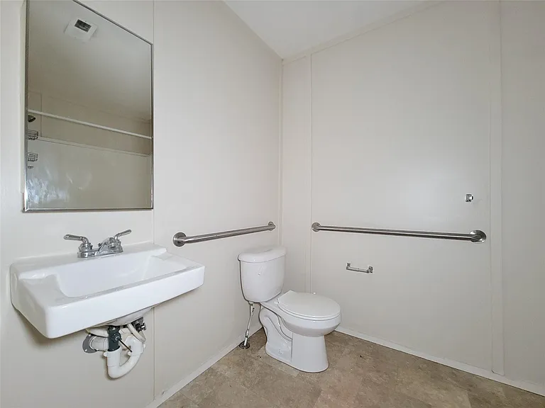 9203 Greens Rd #A — Photo 10