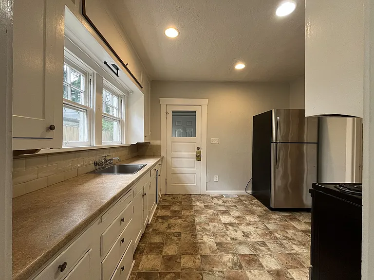 5619 NE 26th Ave — Photo 9