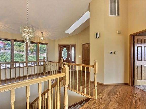 3rd image of 11512 Jennifer Ct E