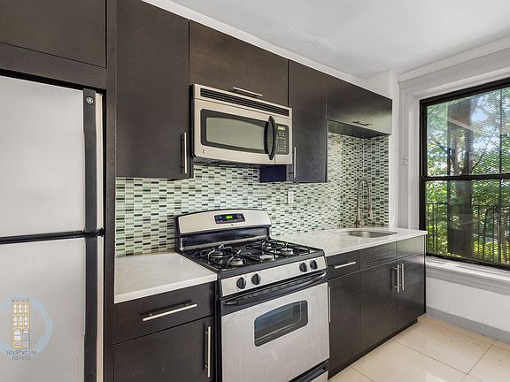 4th image of 616 Lafayette Ave #2B