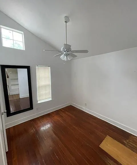212 Comal St — Photo 10