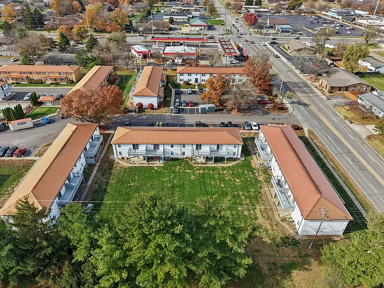 Charleston Square Apartments — Photo 47