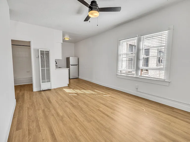 237 E 9th St — Photo 11