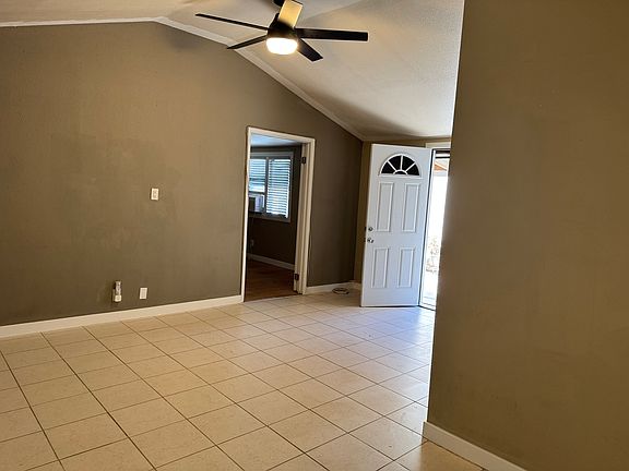 4th image of 703 1/2 W Doran St #1/2