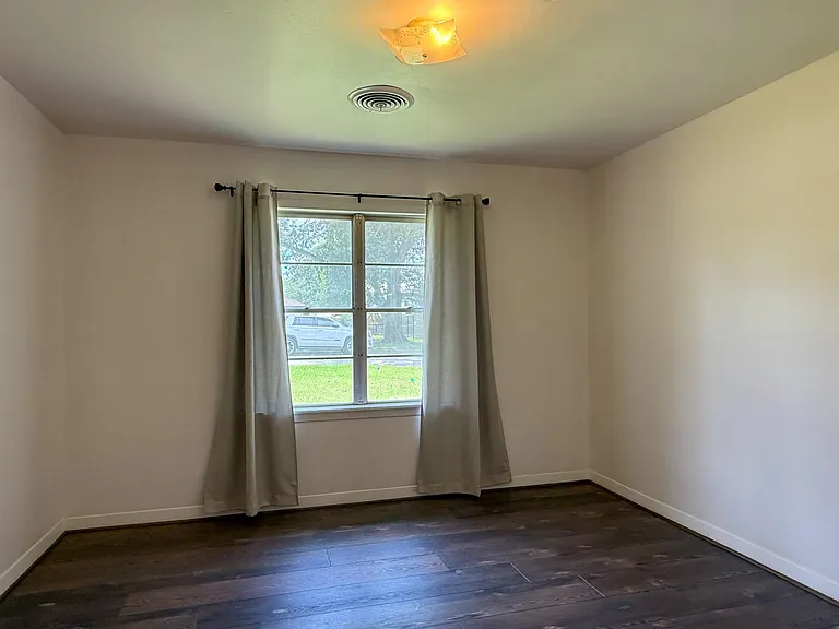 515 Elm St — Photo 12