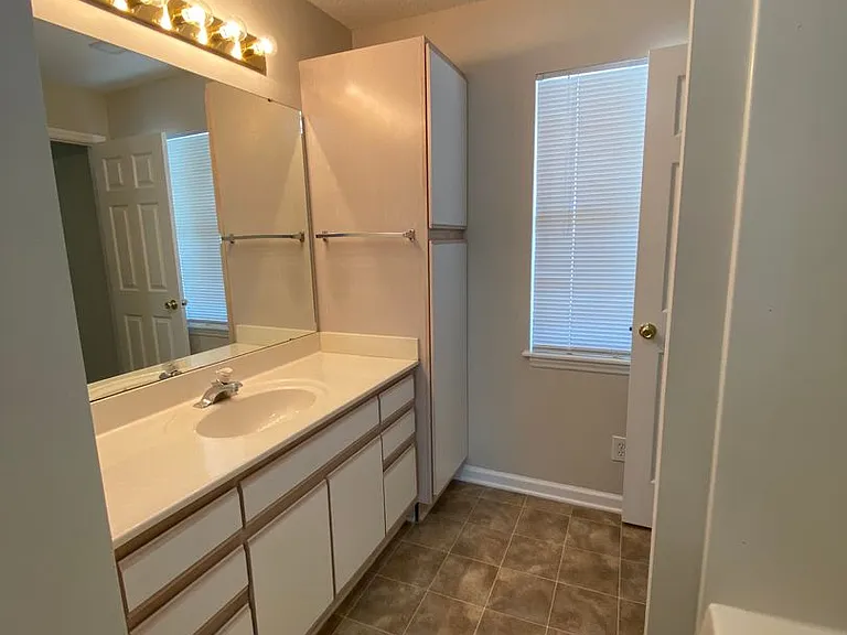 Meridian Park Apartments — Photo 127