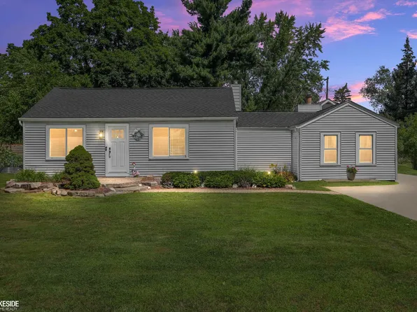 4420 Oakvista Ave, Clarkston, MI 48346