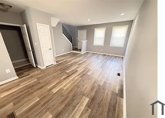 2571 Francis St — Photo 13