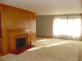 1035 W 12th St, Cedar Falls, IA 50613
