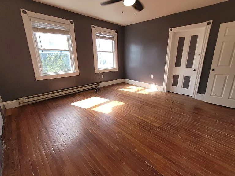 905 E King St — Photo 18