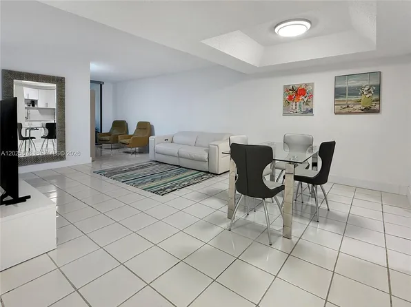 9735 NW 52nd St APT 209, Miami, FL 33178