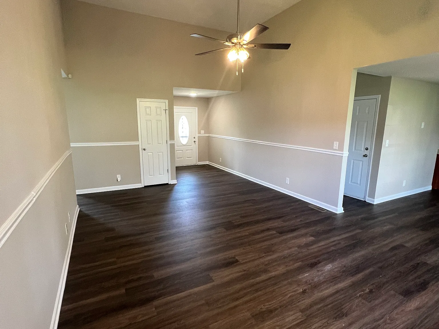 3 bed, 2.5 bath, 1632 sqft, $1,850 — Photo 3