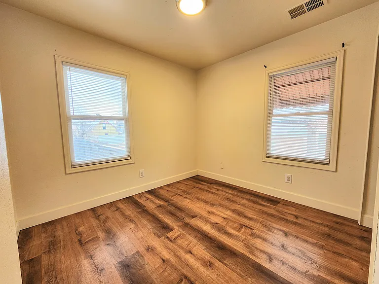520 W 11th St #4 — Photo 7
