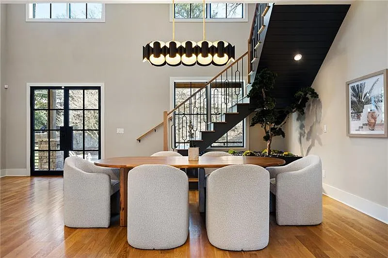 6 bed, 6.0 bath, 6220 sqft, $12,000 — Photo 4