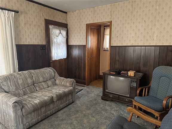 4th image of 330 E Hopocan Ave