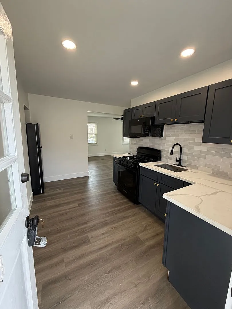 604 North Causeway Blvd — Photo 2