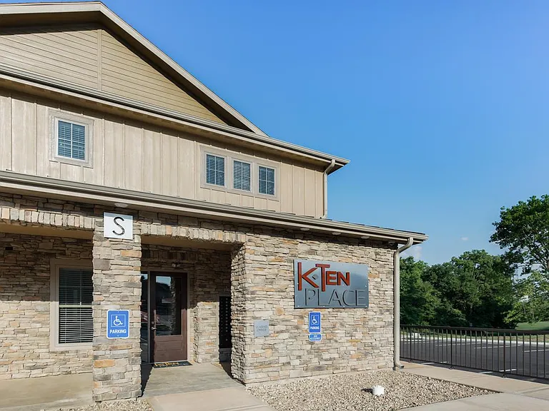K-Ten Place Apartments — Photo 13