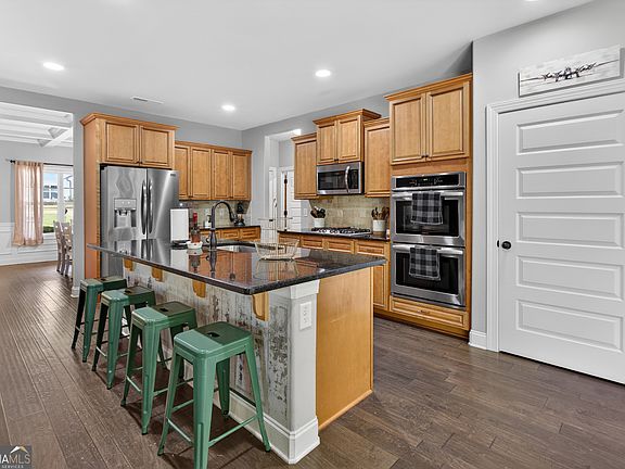 3rd image of 195 Southridge