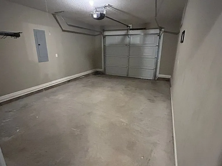2570 Tindal Rd — Photo 29