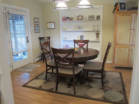 Dining room/Built in shelves